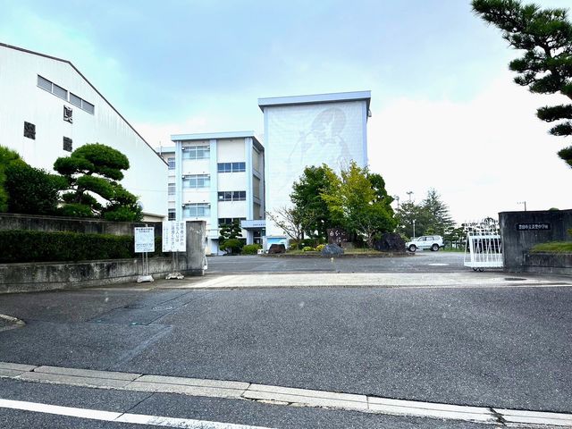 豊田市立美里中学校 徒歩11分。 870m