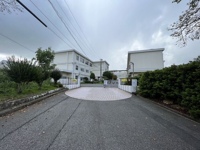 豊田市立東山小学校 720m