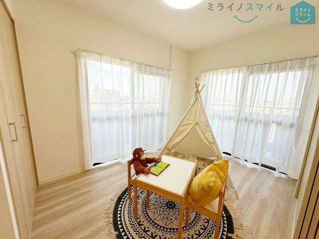 2面採光でお部屋も明るく、気持ち良く過ごすことができます♪風通しが良いので湿気が少なく、ハウスダストが心配な方にもおすすめです♪