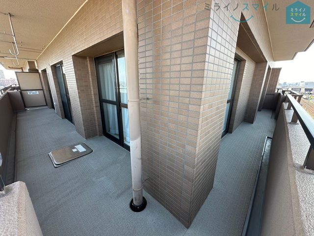 3面バルコニーで独立性が高く、窓やカーテンを開けておきやすいので、通風・採光良好です♪