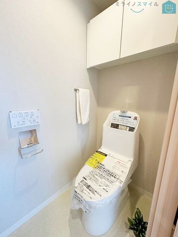 白を基調とした清潔感のあるシンプルで使いやすい高性能トイレです♪