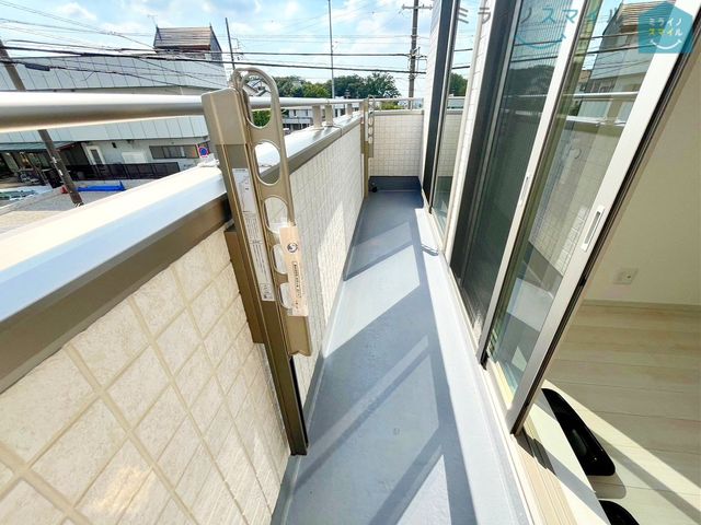 2面バルコニーで独立性が高く、窓やカーテンを開けておきやすいので、通風・採光良好です♪