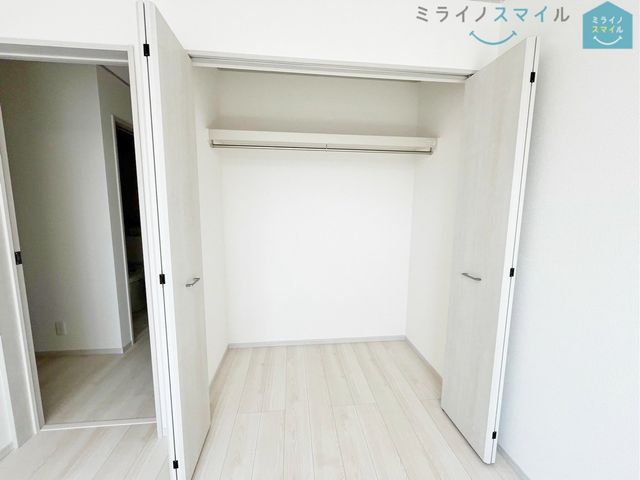 全居室収納あり。それぞれのお部屋にスペースがあるのでプライベートな荷物でも身近に置くことが出来ます。