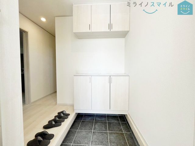 ゆったりとした玄関で、靴の脱ぎ履きも楽々です!シューズボックス付きで玄関がいつもきれいな状態を保てます♪