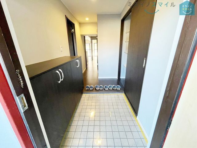 住まう人も来客も入った時にワクワクさせてくれるオシャレな玄関。収納もたっぷりあるので、靴がたくさんあっても安心!気持ちの良い朝は、毎日ここからスタートしていきます♪