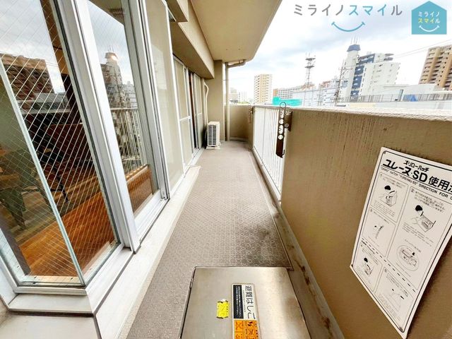 南向きで陽当りの良いバルコニーは物干しセットを追加してたくさんのお洗濯物が干せるのが魅力です!