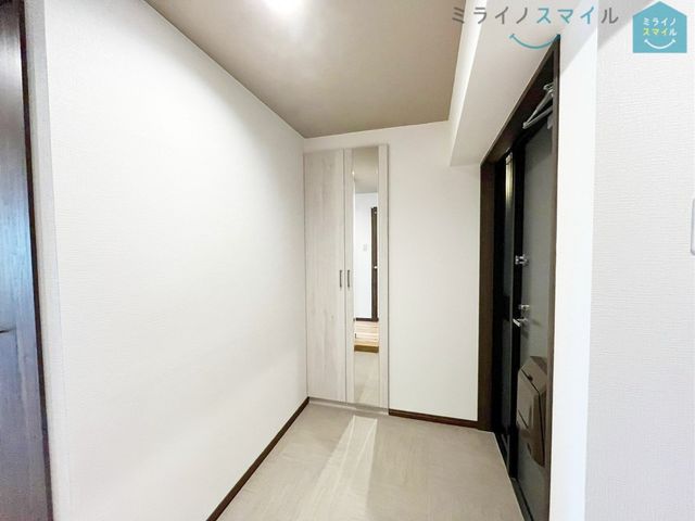 段差が低く足の上がりにくい方や小さなお子さまにも安心のシックな玄関です♪掃除のしやすい大きめタイルもGOOD!