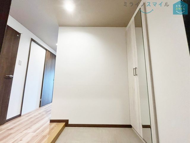 開放感のある広々スペースのお客様を招きやすい玄関です!玄関がいつも片づく大容量シューズボックス付きです♪