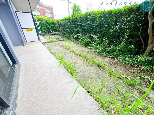 自由度の高いお庭です!家庭菜園やガーデニング、お子様のちょっとした外遊びにお使いいただけます♪