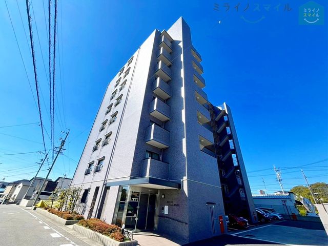生活に必要なスーパー、コンビニなど商業施設が近くにあり、住みやすい立地です♪