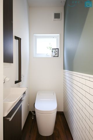 トイレが2か所にあるので、忙しい朝の時間帯でも余裕をもって使用することができます!また、家族用・来客用などと分けて使用することもできます♪