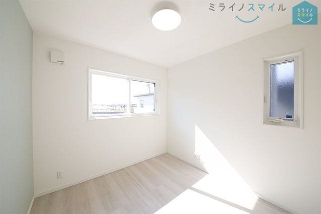 家族一人ひとりの大切なプライベート空間♪趣味に合わせて使って頂けるようシンプルに仕上げております!