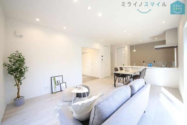 明るく開放感のある15.9帖LDKの間取りは、家族が増えても住み続けられるお家です ♪