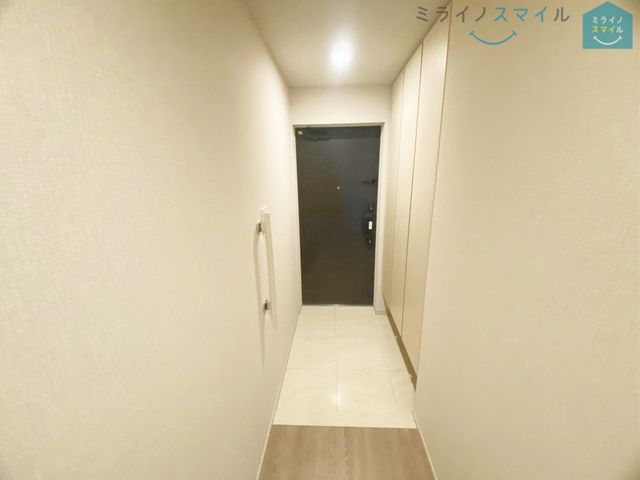 開放感のある広々スペースのお客様を招きやすい玄関です!玄関がいつも片づく大容量シューズボックス付きです♪