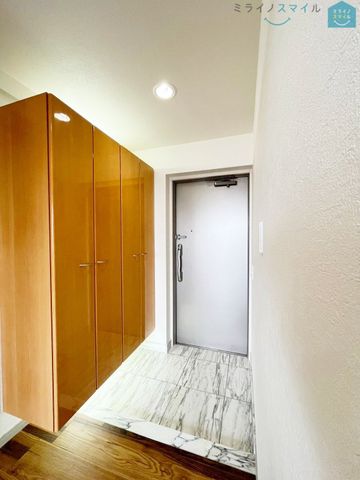 ゆったりとした玄関で、靴の脱ぎ履きも楽々です!シューズボックス付きで玄関がいつもきれいな状態を保てます♪