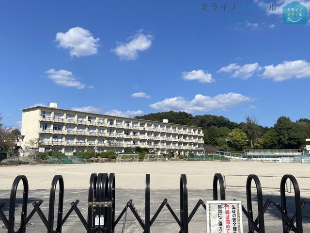 岡崎市立甲山中学校 徒歩20分。 1570m