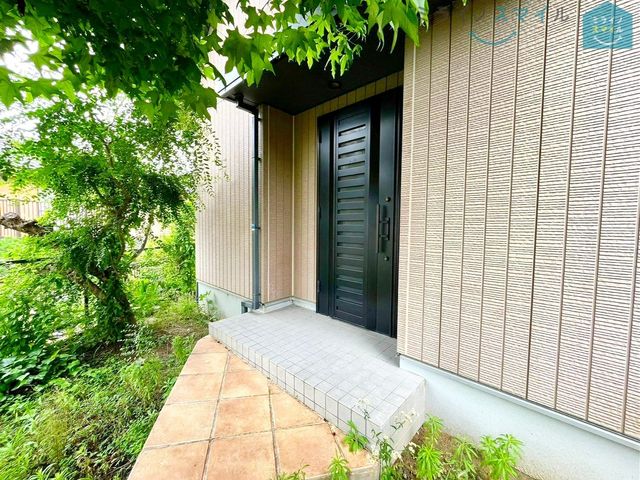 岡崎市立根石小学校まで徒歩2分!!お子様の通学も安心です♪