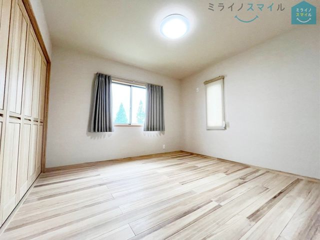 2面採光でお部屋も明るく、気持ち良く過ごすことができます♪風通しが良いので湿気が少なく、ハウスダストが心配な方にもおすすめです♪