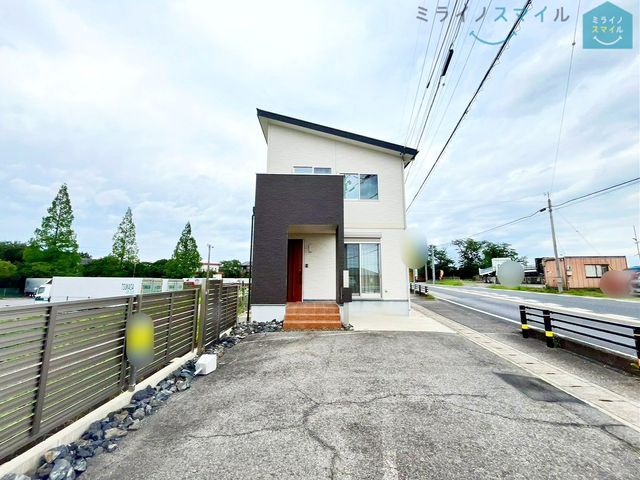 生活に必要なスーパー、コンビニなど商業施設が近くにあり、住みやすい立地です♪