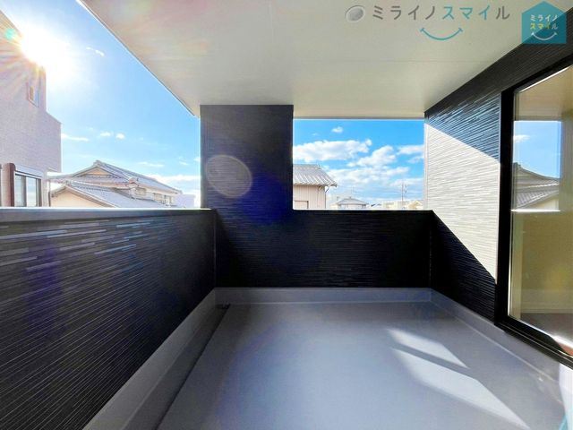 インナーバルコニーは屋根付きなので天候に左右されずにお洗濯物を干せます!外観的には直線的ですっきりとしたデザインになります♪