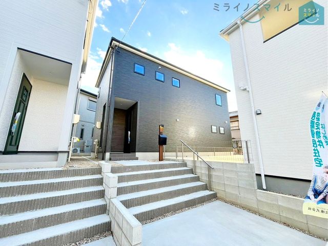 結露やカビのリスクが減り、家の健康寿命が長くなる複層ガラスを採用!ガラスが二重になっており、断熱性能や遮熱性能が高く、防犯面でも効果的です♪
