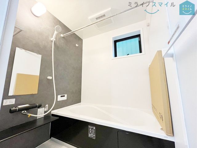ゆったり足が伸ばせる浴槽で、毎日の疲れを癒やすバスタイムを実現!浴室乾燥機付きで、夜にお洗濯をする方でもスッキリ乾かせます♪