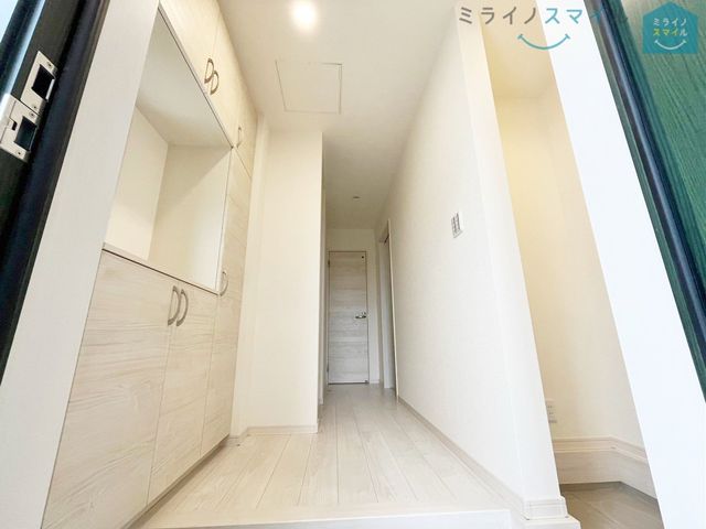 ゆったりとした玄関で、靴の脱ぎ履きも楽々です!シューズボックス付きで玄関がいつもきれいな状態を保てます♪