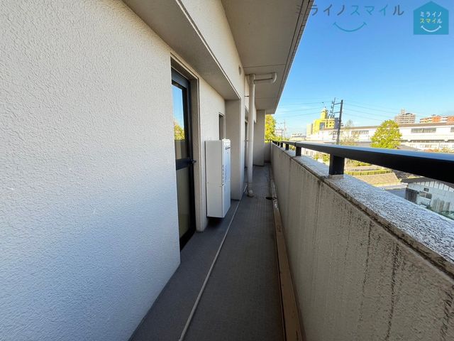 日当たり良好でお洗濯物が良く乾くバルコニーです!!風通しも良く、窓を開ければ明るい日差しとさわやかな風が感じられますね♪
