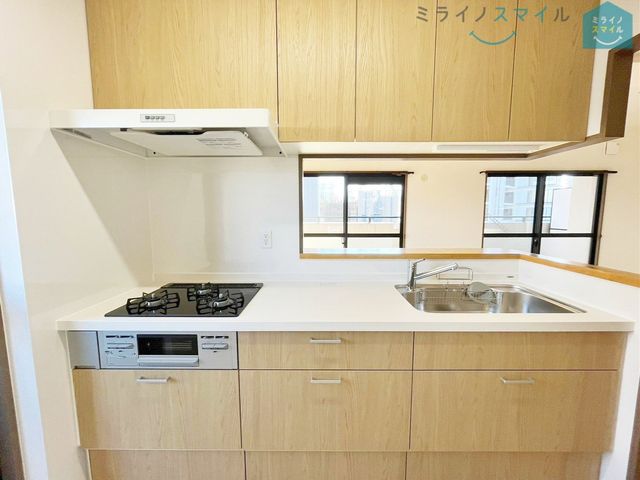リビングで遊ぶ子供にも目が届きます♪安心感で選ぶなら対面キッチン!ご家族との会話も楽しみながらお料理をすることができます♪