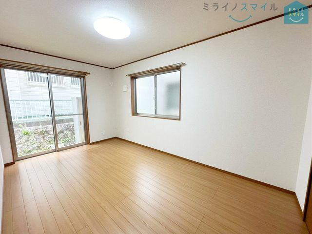 陽当り良好!日差しの差し込む明るい部屋は光熱費も節約できます!風通しが良いので湿気が少なく、ハウスダストが心配な方にもおすすめです♪