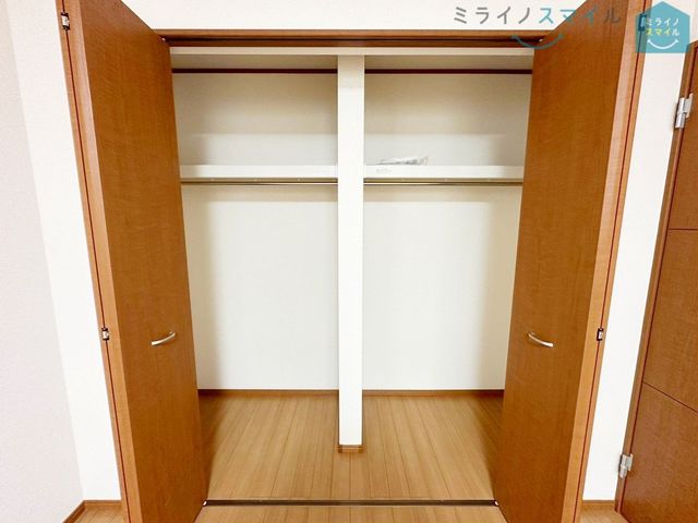 全居室収納あり。それぞれのお部屋にスペースがあるのでプライベートな荷物でも身近に置くことが出来ます。