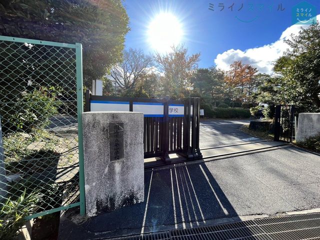 岡崎市立葵中学校 徒歩23分。 1800m