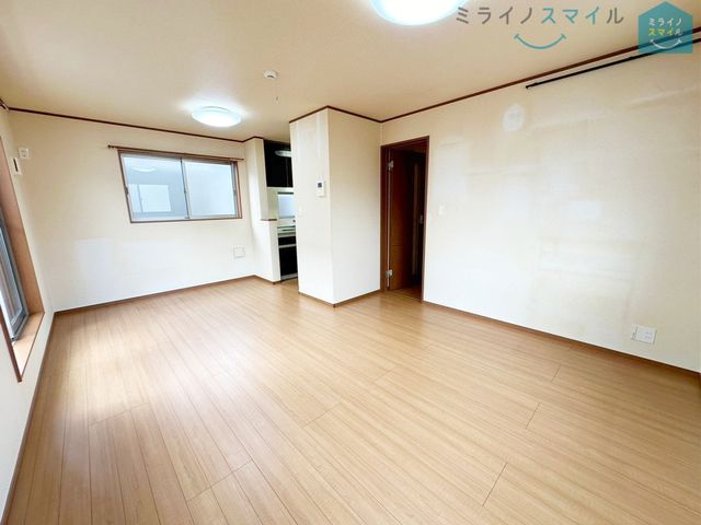 2階リビングは陽当り・風通し共に良好で、ご家族みんなで過ごす空間をより居心地良くしてくれます♪