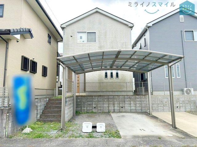 コンビニやスーパーまで車で5分圏内です!!日々のお買い物に便利ですね♪