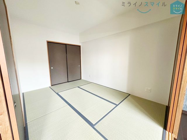 押入れ付きの6.0帖の和室です♪ゲストルームやお子様の遊び場など使い勝手が良く、1室は欲しい和室です♪