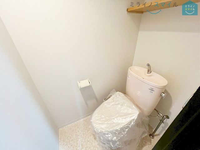 白を基調とした清潔感のあるシンプルで使いやすい高性能トイレです♪