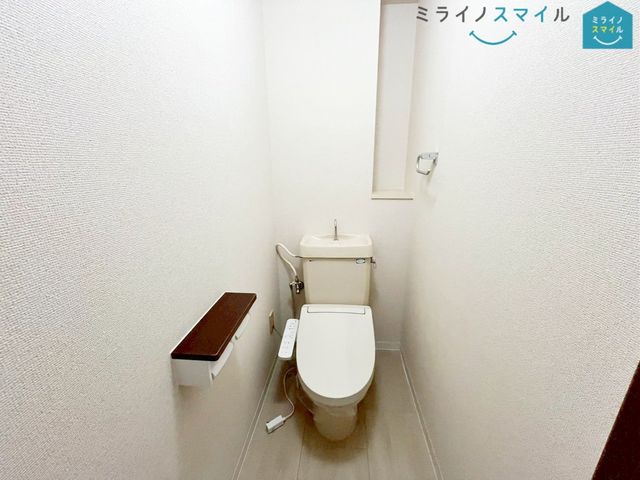 温水洗浄便座付き！洗浄だけでなく、感染症を防止して健康を守ります♪