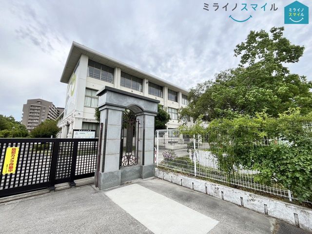 みよし市立三好丘小学校 徒歩4分。 310m