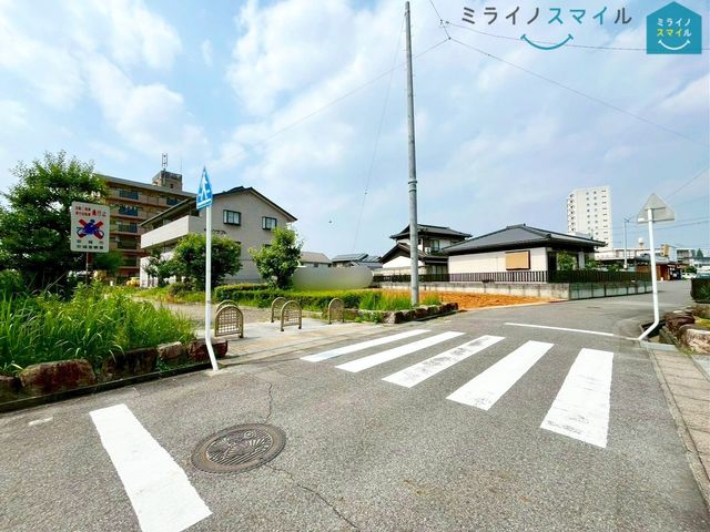 コンビニ、スーパー、ドラッグストアが徒歩10分圏内に揃った生活利便性の高い立地です♪