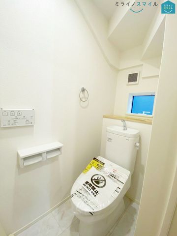 トイレが2か所にあるので、忙しい朝の時間帯でも余裕をもって使用することができます!また、家族用・来客用などと分けて使用することもできます♪