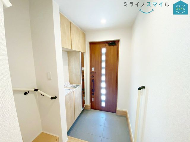 ゆったりとした玄関で、靴の脱ぎ履きも楽々です!シューズボックス付きで玄関がいつもきれいな状態を保てます♪