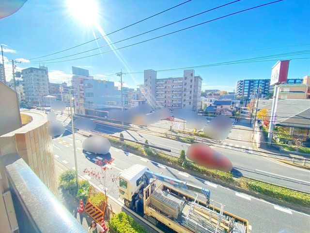 南西向きで陽当りの良いバルコニーは物干しセットを追加してたくさんのお洗濯物が干せるのが魅力です！