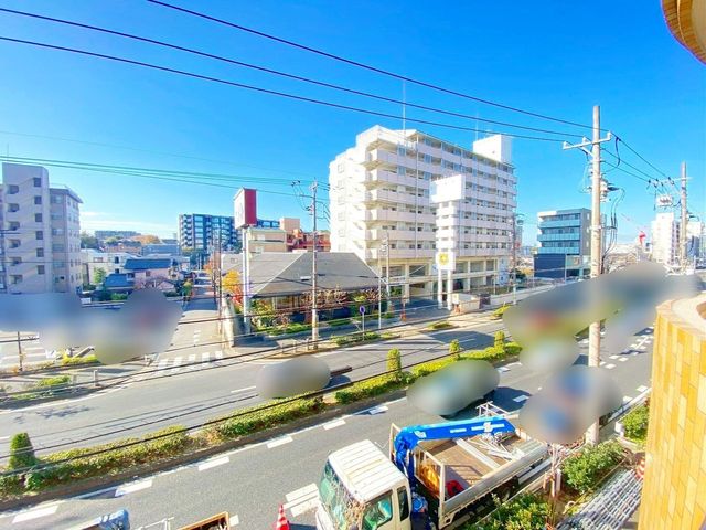 日当たり良好でお洗濯物が良く乾くバルコニーです！！風通しも良く、窓を開ければ明るい日差しとさわやかな風が感じられますね♪