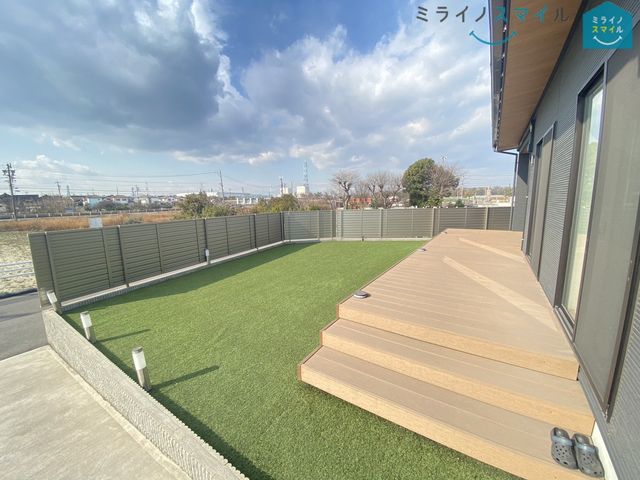 自由度の高いお庭です！家庭菜園やガーデニング、お子様のちょっとした外遊びにお使いいただけます♪