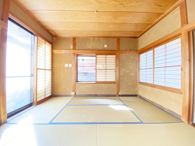 3面採光でお部屋も明るく、気持ち良く過ごすことができます♪風通しが良いので湿気が少なく、ハウスダストが心配な方にもおすすめです♪