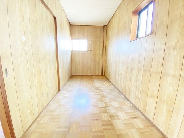 LDKに面した大容量の物入です♪趣味の物からストック品まで多目的に利用することが出来ますね！！