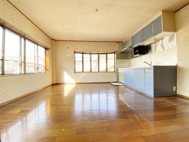 2階リビングは外からの目線が届きにくくプライバシーが守られます！騒音を伝えず、また聞こえてこないので育ち盛りのお子様にも◎なリビングです♪