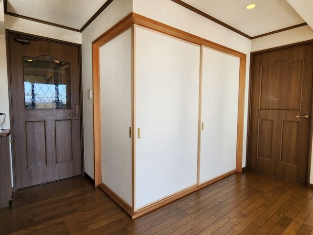 柔らかい畳が心地よい和室のお部屋です♪襖で和室の仕切りができ、襖紙を張り替えれば模様替え感覚で部屋のイメージを変えられます♪