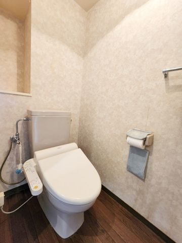 ゆったりとした空間のトイレです♪足が窮屈にならない広さ◎