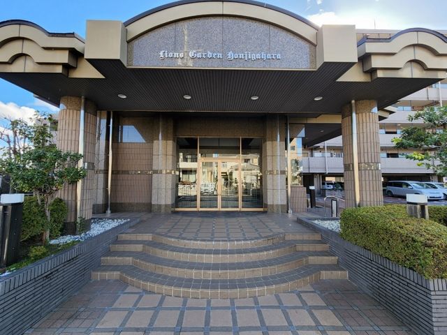 落ち着いた清潔なエントランスです